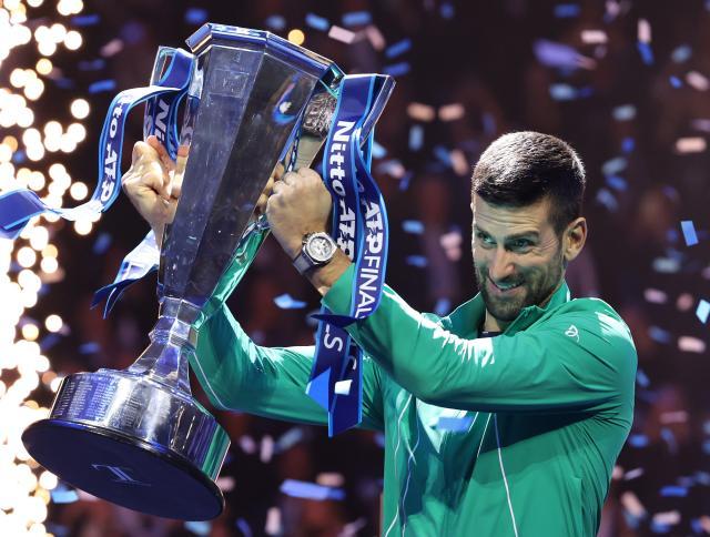 高清赛事-德约总决赛夺冠超费德勒 36岁创造生涯最佳赛季？