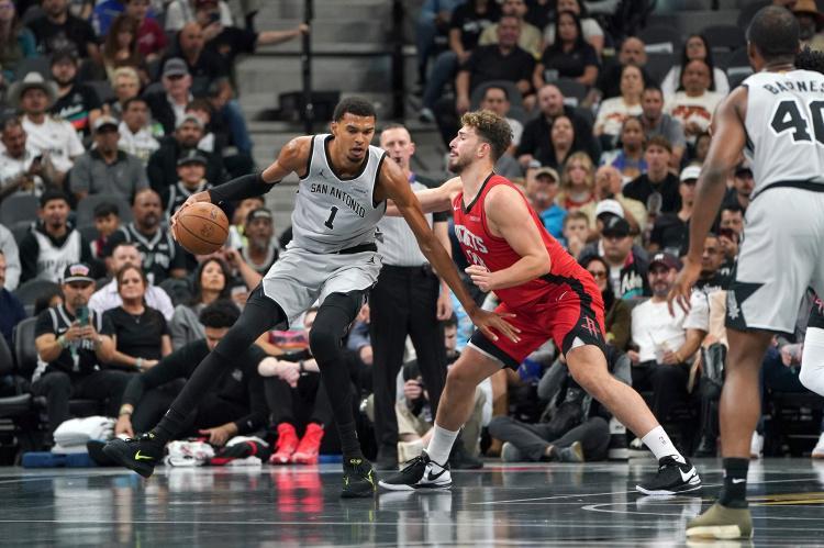 赛事在线观看-火箭战胜马刺 乌度卡认死理是赢球的关键 谢泼德或改变建队策略